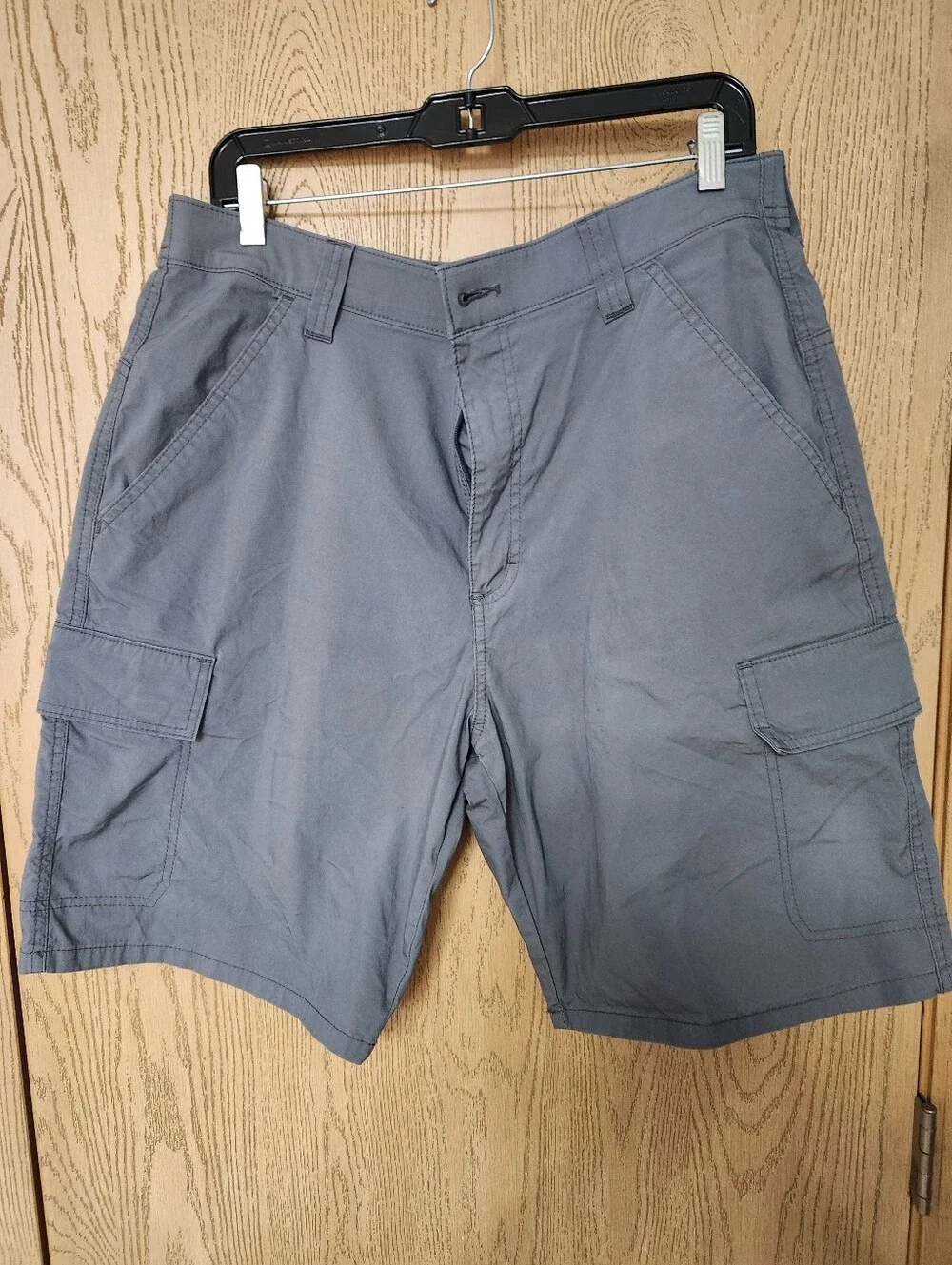 Wrangler Men's Gray Cargo Shorts - Classic Utility Style. New W/O Tags